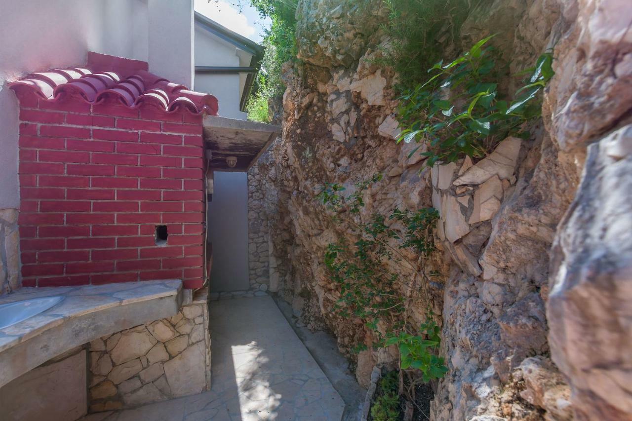 Apartment Adrian Omis Exterior photo